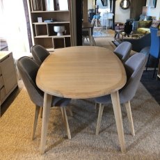 LUNDIN Oval Extending Dining Table & 4 Kyiv Dining Chairs