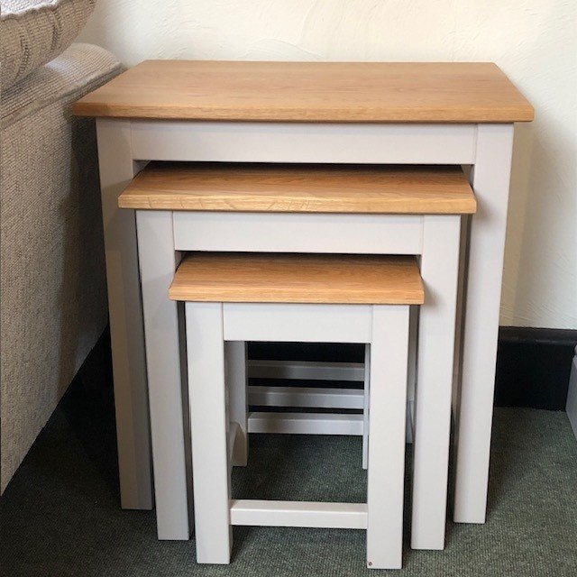 Hill & Hunter NEW ENGLAND Nest of 3 Tables