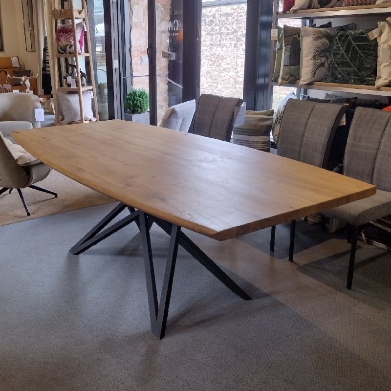 Qualita KORGEN 220cm Oak Dining Table